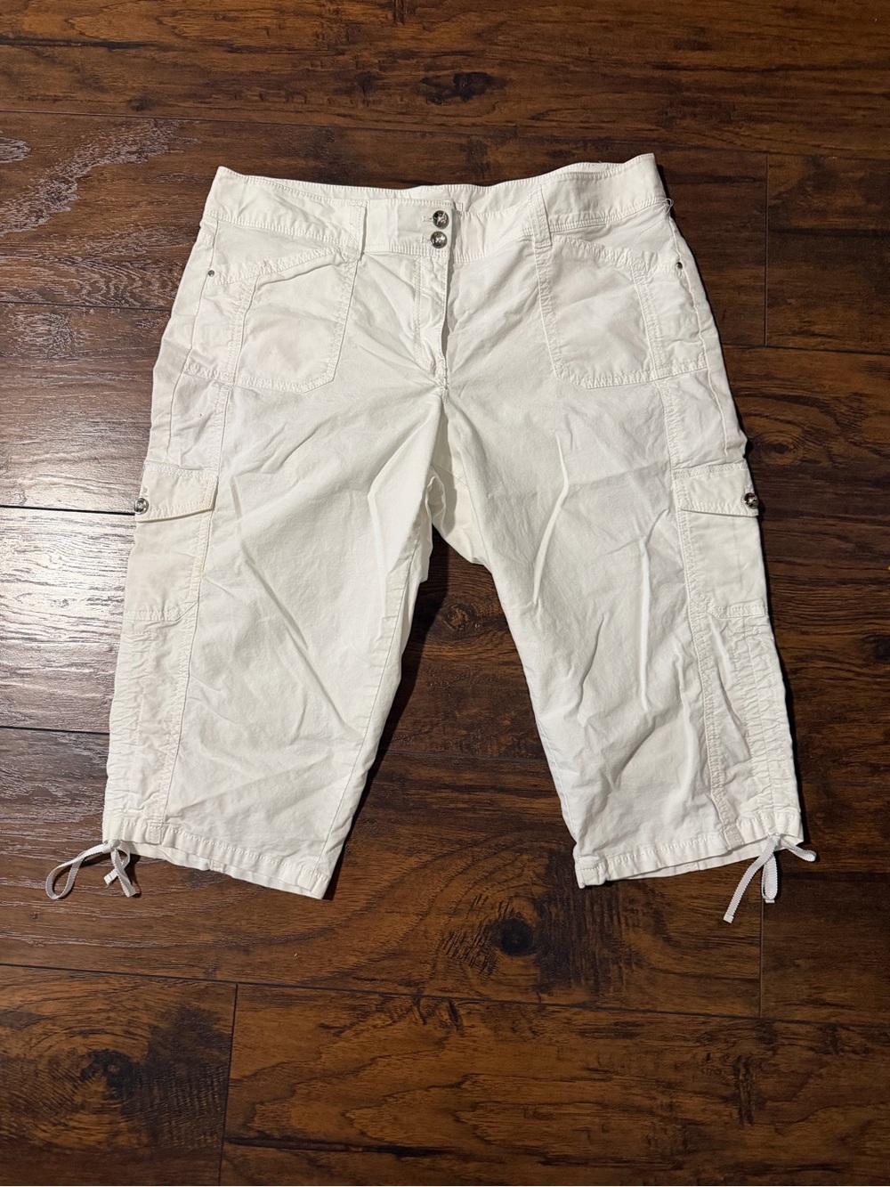 White House Black Market White Cargo Capris